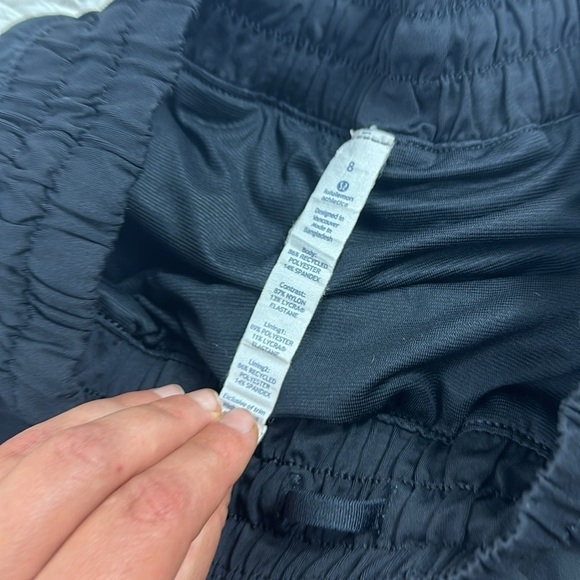 Lululemon Tracker Short III *4-way Stretch Black - Picture 4 of 8